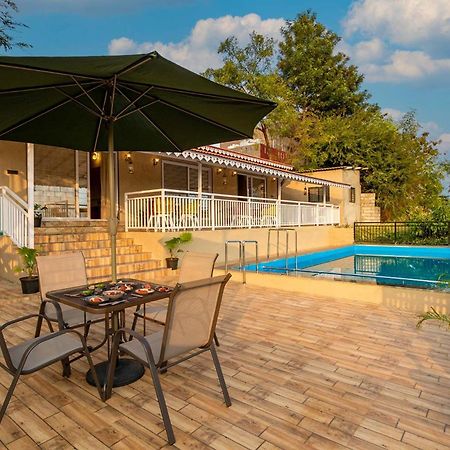 Stayvista'S Harvest Haven - Pool-View Villa With Deck & Machan Near Sula ナーシク エクステリア 写真