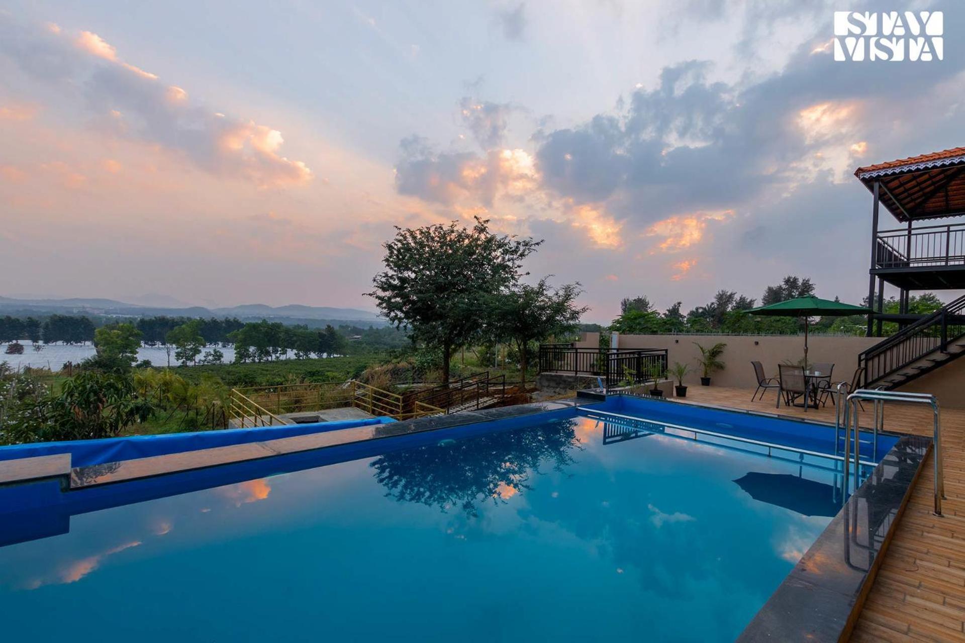 Stayvista'S Harvest Haven - Pool-View Villa With Deck & Machan Near Sula ナーシク エクステリア 写真